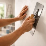 Jak wykończyć ściany wewnętrzne – poradnik krok po kroku od wyboru techniki po wykonanie