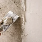 Tynk gipsowy czy cementowo-wapienny – który wybrać i dlaczego?