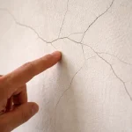 Tynk pęka – jak skutecznie zdiagnozować i naprawić przyczyny